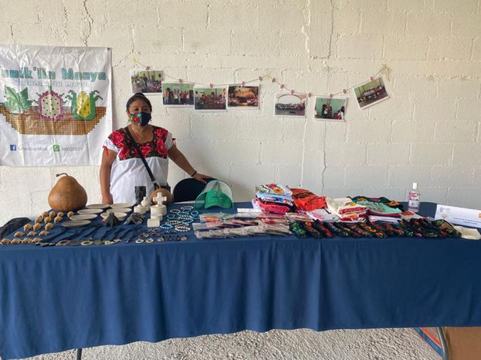 Comercian productos generados en comunidades rurales   