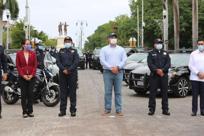 Entregan vehículos, uniformes y equipos de grabación a la Policía Municipal de Mérida