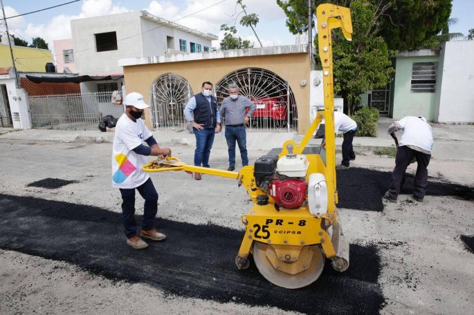 El Ayuntamiento redobla esfuerzos en materia de mantenimiento vial para aminorar el deterioro de calles y avenidas de Mérida