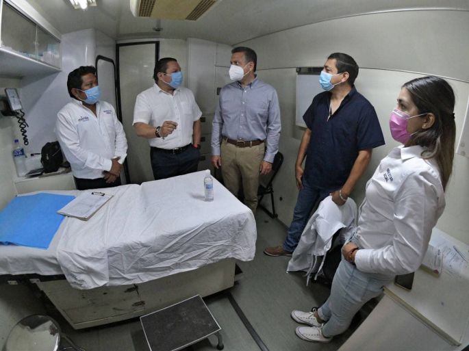 El alcalde Alejandro Ruz supervisa el funcionamiento de la Unidad Médica Móvil que recorre colonias y comisarías