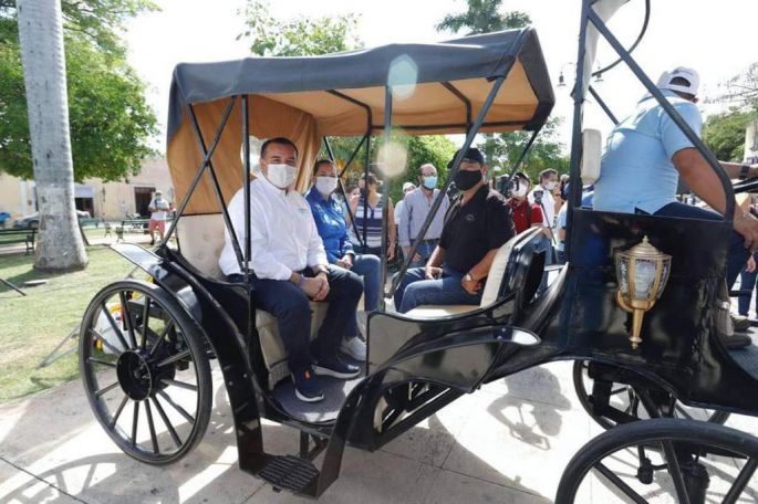 Renán Barrera presenta su propuesta de Calesa Eléctrica para Mérida