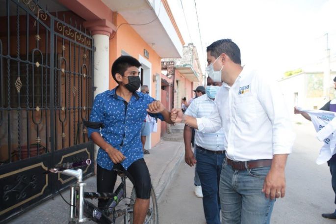 Diego Ávila propone hacer dos cíclovías en Tekax
