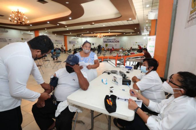 Inicia la vacunación de personas de 50 a 59 años en Yucatán