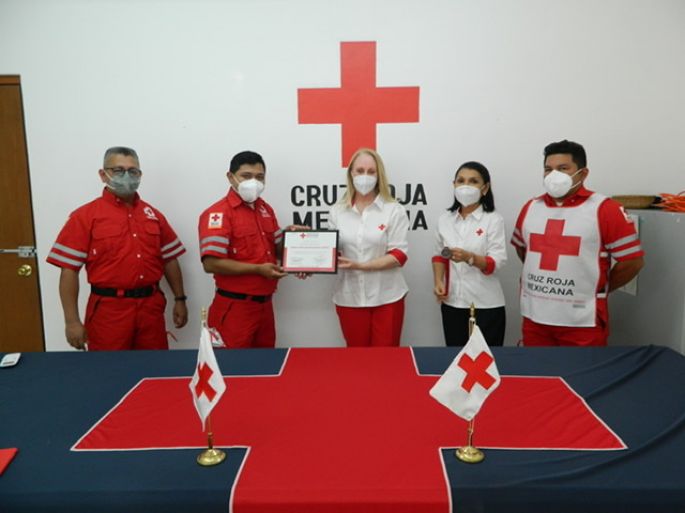 Reconocen labor de paramédicos de la Cruz Roja 