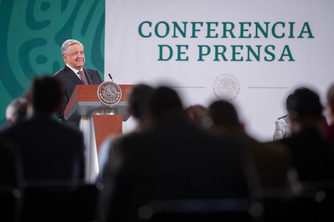 AMLO llama a vacunarse contra COVID-19 para salvar vidas