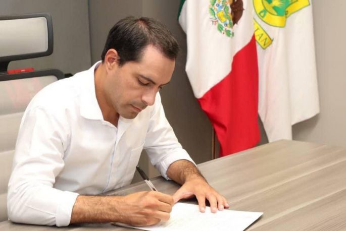 Mauricio Vila Dosal reafirma compromiso en la lucha contra la violencia hacia las mujeres