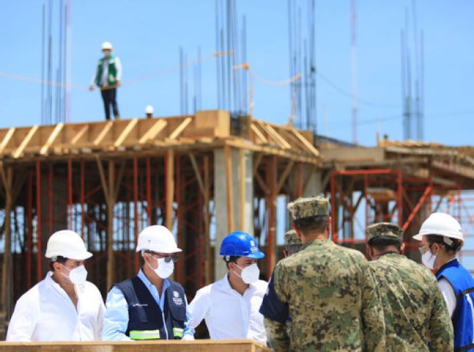 Supervisan  avances en la construcción del Hospital General Naval en Progreso