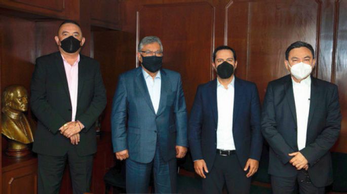 Mauricio Vila Dosal se reunió con el secretario general del SNTE, Alfonso Cepeda Salas   