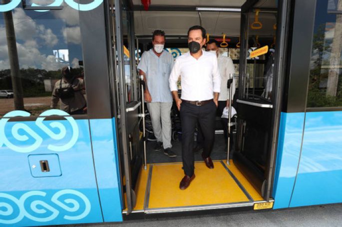 Supervisa el Gobernador Mauricio Vila las obras de infraestructura y las nuevas unidades de la ruta de transporte periférico “Va y Ven”