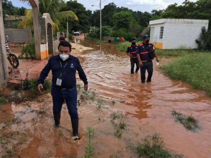 Gobierno del Estado atiende a comunidades afectadas por las lluvias en el sur del estado