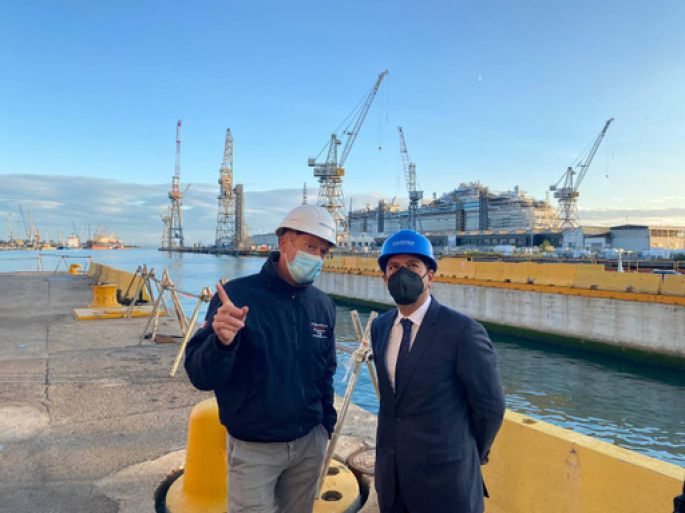 Visita el Gobernador Mauricio Vila Dosal astilleros y empresas dedicadas a la fabricación de barcos y cabinas navales