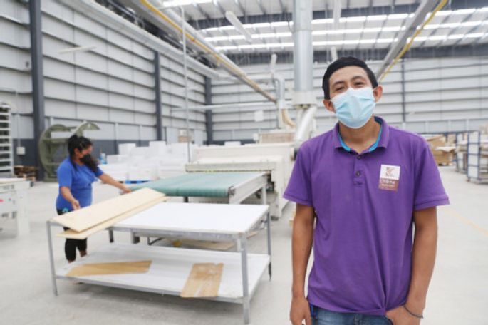 Más de 400 empleados formales mantiene la planta de Woodgenix en Yucatán