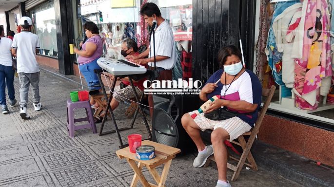 “Nadie nos explota”, dicen invidentes músicos callejeros