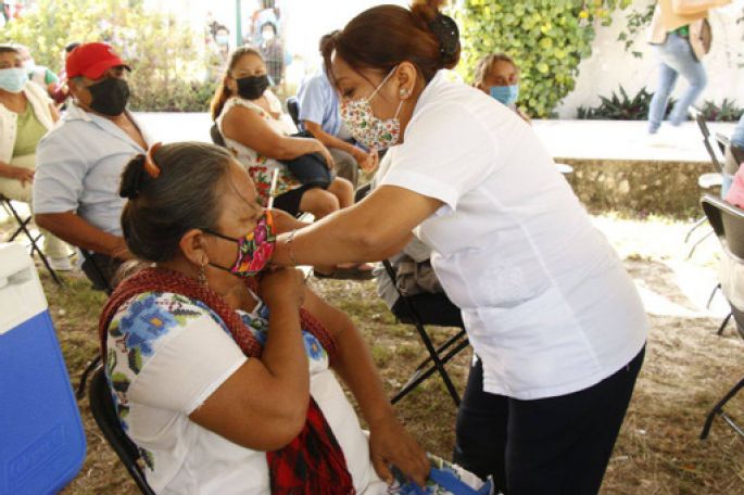 Sin contratiempos arrancó la vacunación contra el Coronavirus para adolescentes de 15 a 17 años de edad y el refuerzo para los adultos mayores
