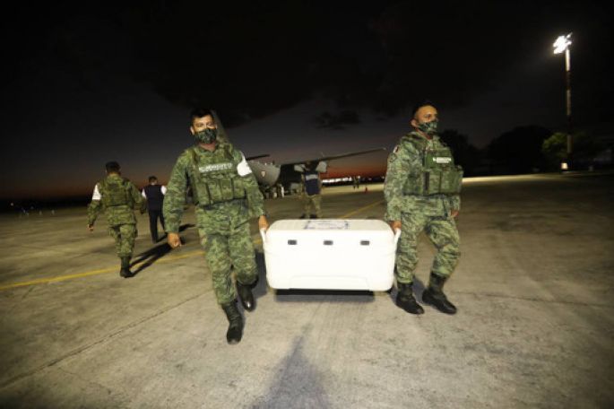 Nuevo lote con 158,930 vacunas arriba a Yucatán