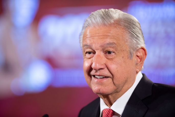 Marcha de las mujeres transcurrió en paz: AMLO; luchan por causas justas, afirma