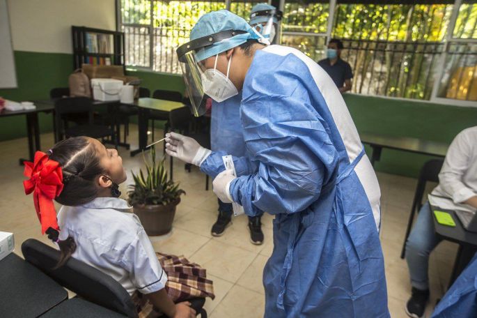 Sin casos positivos en la primera semana de aplicación de pruebas aleatorias de covid en escuelas 