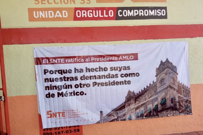 Enojo en la Sección 33 del SNTE Yucatán; hacen proselitismo a favor de AMLO