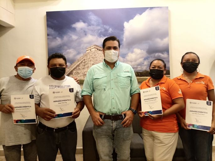 “Queremos ser ejemplo para nuestros hijos”: intendentes de Cultur en Chichén Itzá que devolvieron celulares a turistas