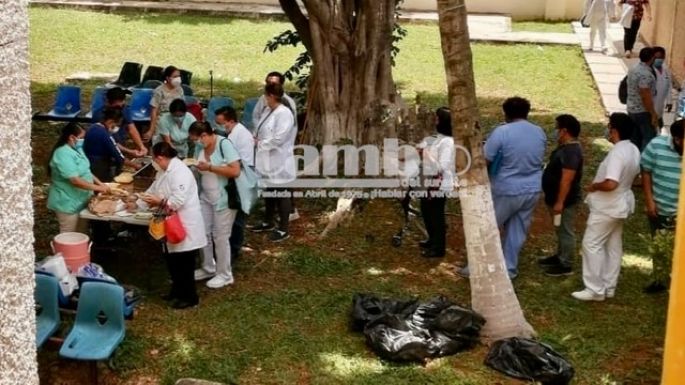 Nueva queja contra el IMSS 42 Sur: empleados se echan un taco mientras enfermos esperan ser atendidos 
