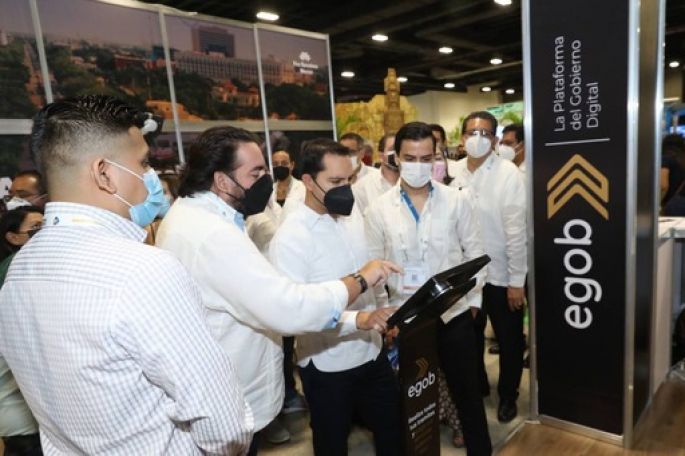 Mauricio Vila constató los proyectos innovadores y de movilidad sustentable que conforman la Zona Expo del Smart City Expo Latam Congress 2022