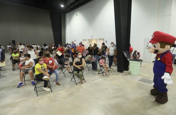 Entre globos y diversión se inicia la jornada de vacunación contra el COVID en Merida, para niños
