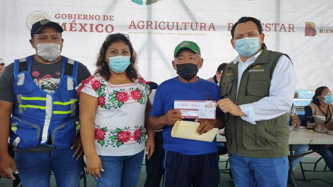 Realizan la segunda entrega de tarjetas bienestar a pescadores 