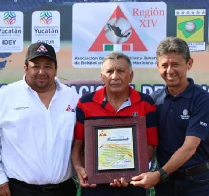Merecido reconocimiento el ex melenudo Gener Rivero 