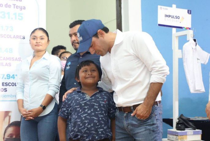 Habitantes de Teya reciben fuerte apoyo del Gobernador Mauricio Vila Dosal