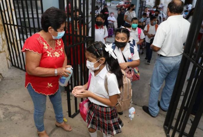 Vuelven estudiantes a las aulas al iniciar en Yucatán el ciclo escolar 2022-2023