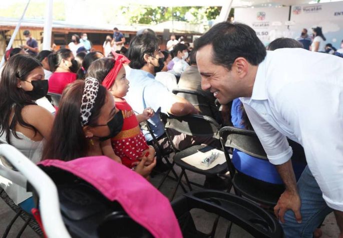 El Gobernador Mauricio Vila Dosal llega a más escuelas para seguir entregando apoyos de Impulso Escolar