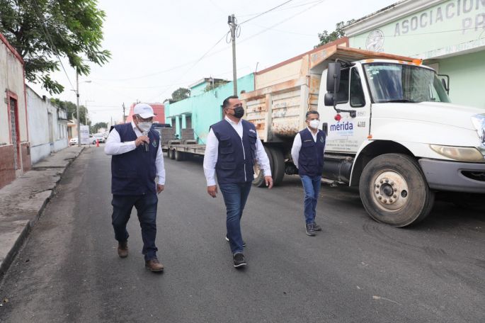 El Alcalde Renán Barrera impulsa una mejor movilidad urbana con la rehabilitación de vialidades en el Municipio
