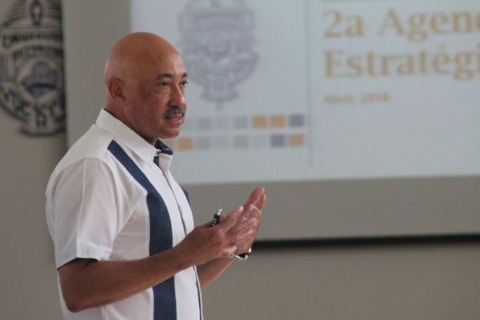 El rector Williams busca imponer a sus delfines en la UADY