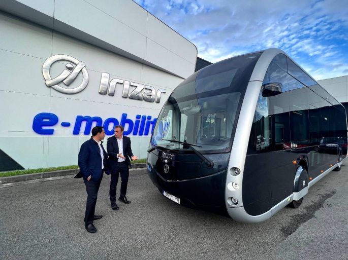 Acude el Gobernador Mauricio Vila Dosal a la planta Irizar e-mobility, donde se fabricarán las unidades del Ie-Tram