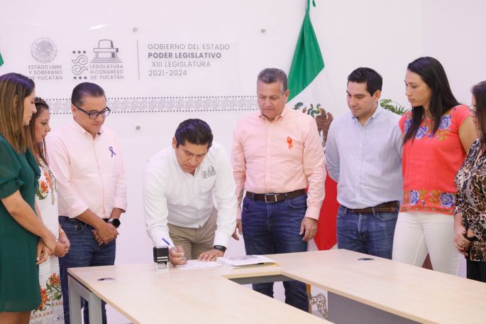 Entregan al Congreso del Estado la Ley de Ingresos del Municipio de Mérida 2023