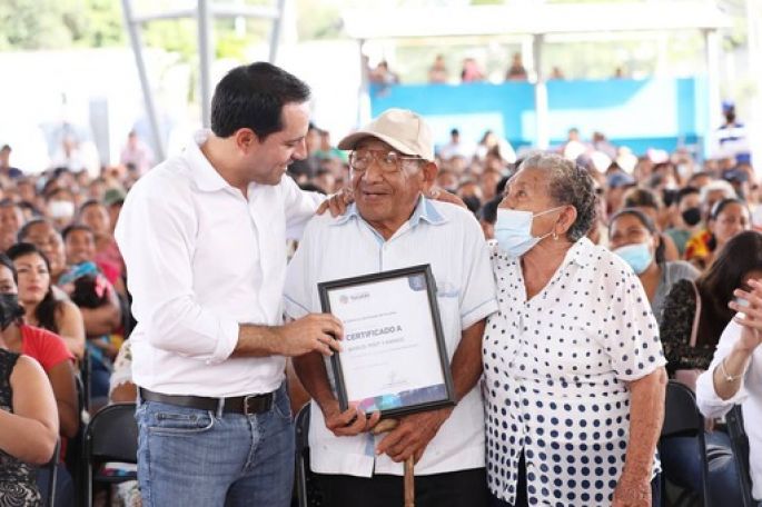 Familias del sur de Mérida reciben su certificado de Certeza Patrimonial