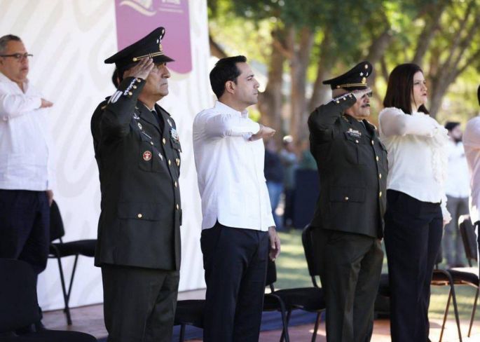 El Gobernador Mauricio Vila Dosal asiste a la ceremonia de cambio de mando de la 32 Zona Militar 