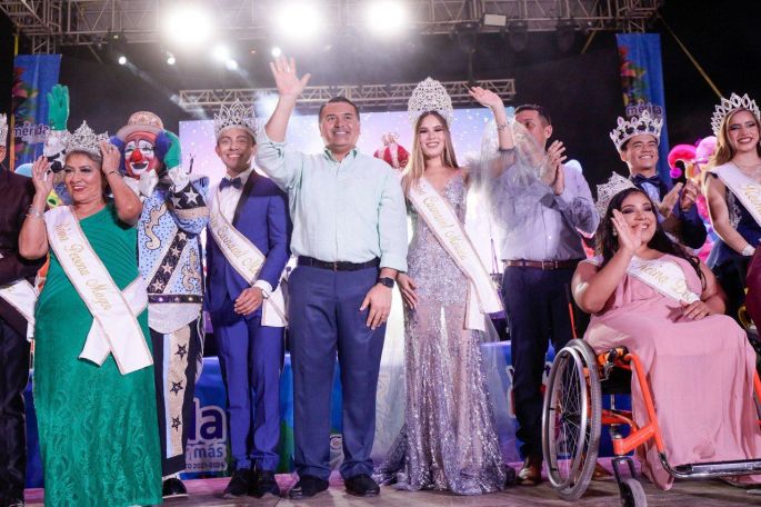 Renán Barrera encabeza la tradicional “Quema del Mal Humor” para dar inicio al Carnaval 2023