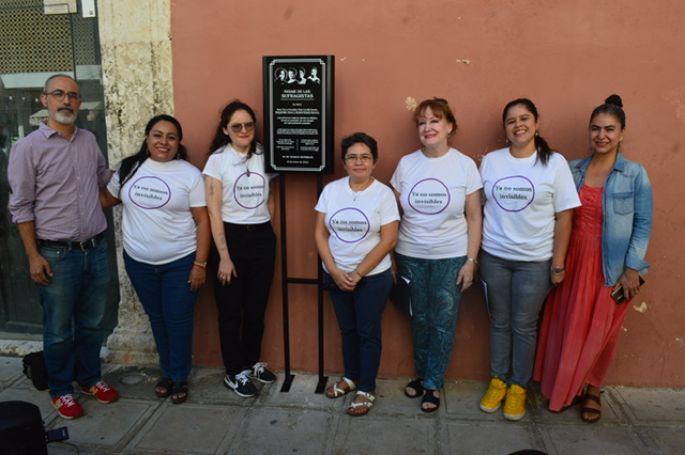 Colocan placa en memoria de las alumnas y maestras del Liceo de Niñas de Mejorada 
