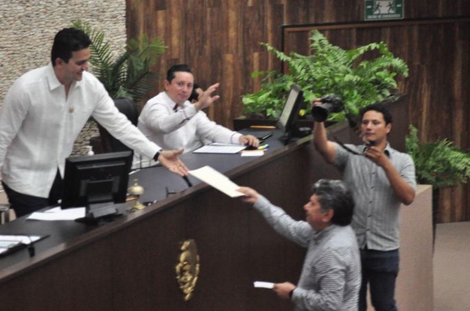 Como lengua oficial, los servicios de salud y otros se brindarían en maya