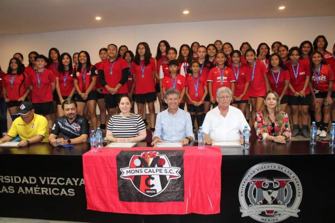 Clausuran clinica de futbol femenil del Mons Calpe en la Universidad Vizcaya