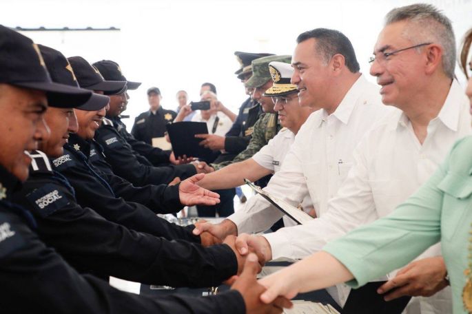 Renán Barrera reconoce el compromiso de las y los policías municipales por cuidar a las familias del Municipio