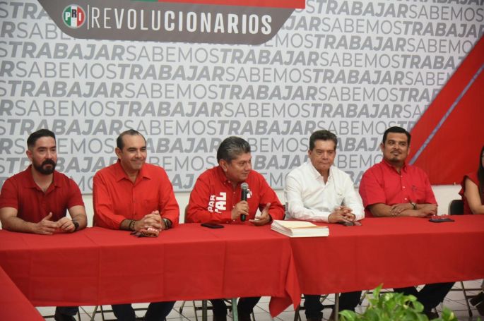 Presenta Gaspar Quintal a los integrantes de su directiva; experiencia e inclusión en las Secretarías del PRI Yucatán