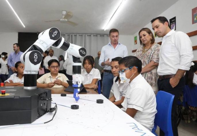 Presenta el Gobernador Mauricio Vila los programas Clases de Robótica para Educación Básica y Ambientes Bilingües, a la senadora Xóchitl Galvéz