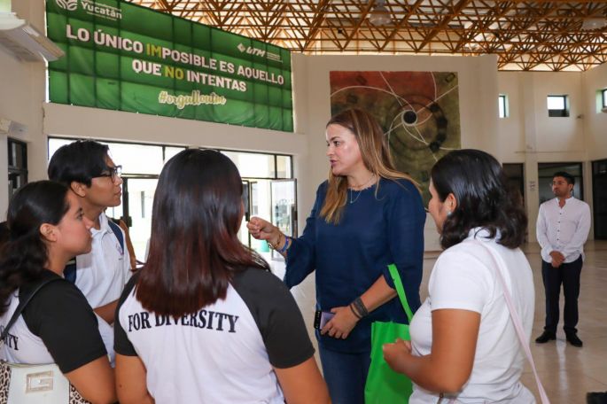 Llega a la UTM el programa “Diputada en tu escuela”; reconocen universitarios trabajo por primer empleo de Cecilia Patrón