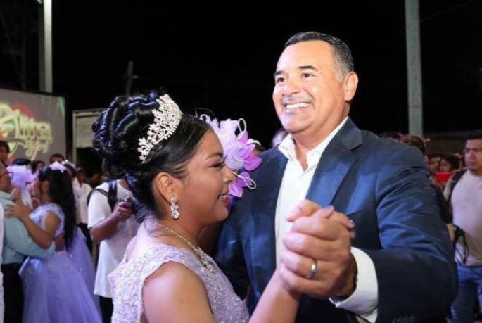 Quinceañeras del sur del Estado, con chambelán de lujo 