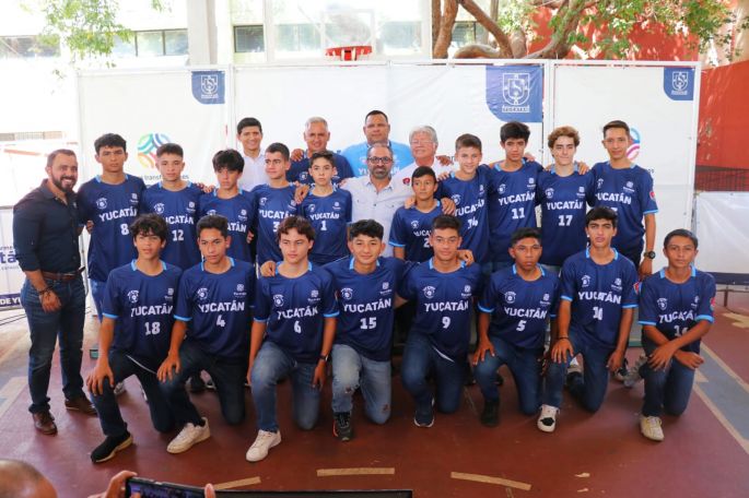 Abanderan a la selección yucateca de Fútbol Sub-15