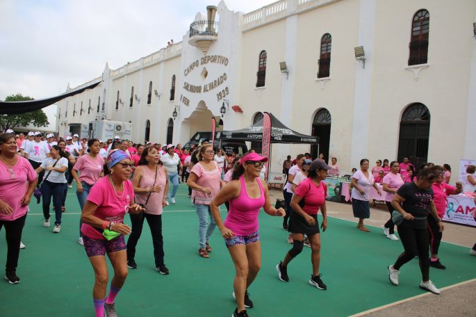 Se presenta la “Caravana Rosa” en el Salvador Alvarado 