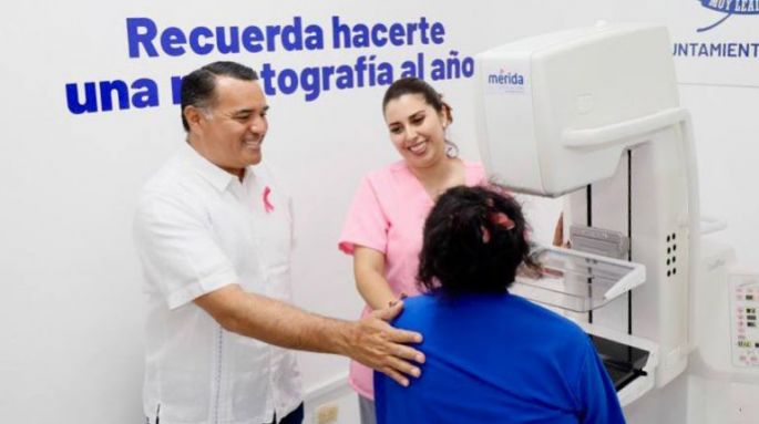 Renán Barrera brinda más y mejores apoyos para las mujeres