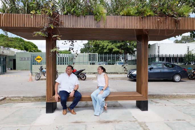 Renán Barrera presenta el primer “Parabus verde”, prueba piloto de una iniciativa innovadora del cuidado del medio ambiente